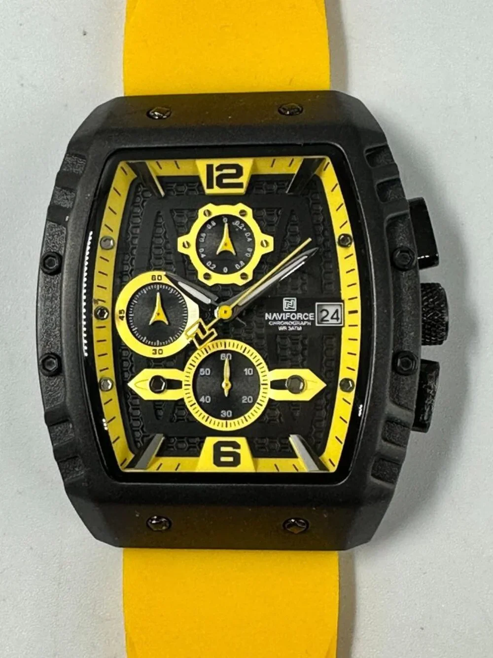 Naviforce Chronograph Watch Mens 42MM Black Yellow New Battery 10
